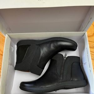 NEW Rockport Tessie Zip Leather Boot Black Ankle Zipper Foot Wear 7.5  7 1/2